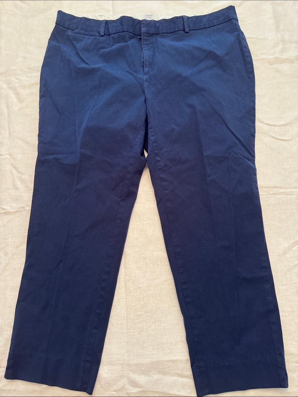 crown & ivy Cary Ankle-Length Cropped Pants in Navy